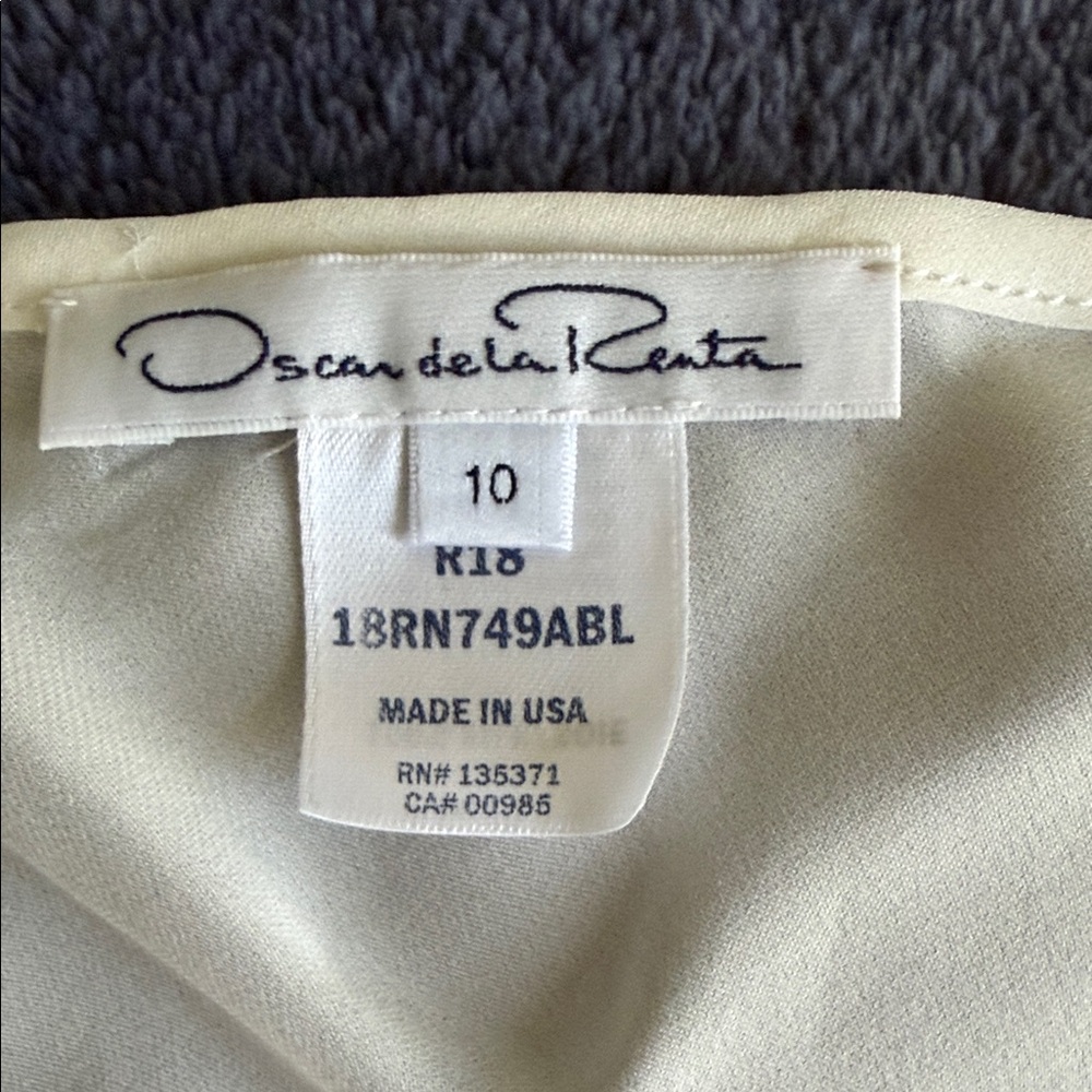 Oscar de la Renta Black and White Lace Blouse - Picture 2 of 8